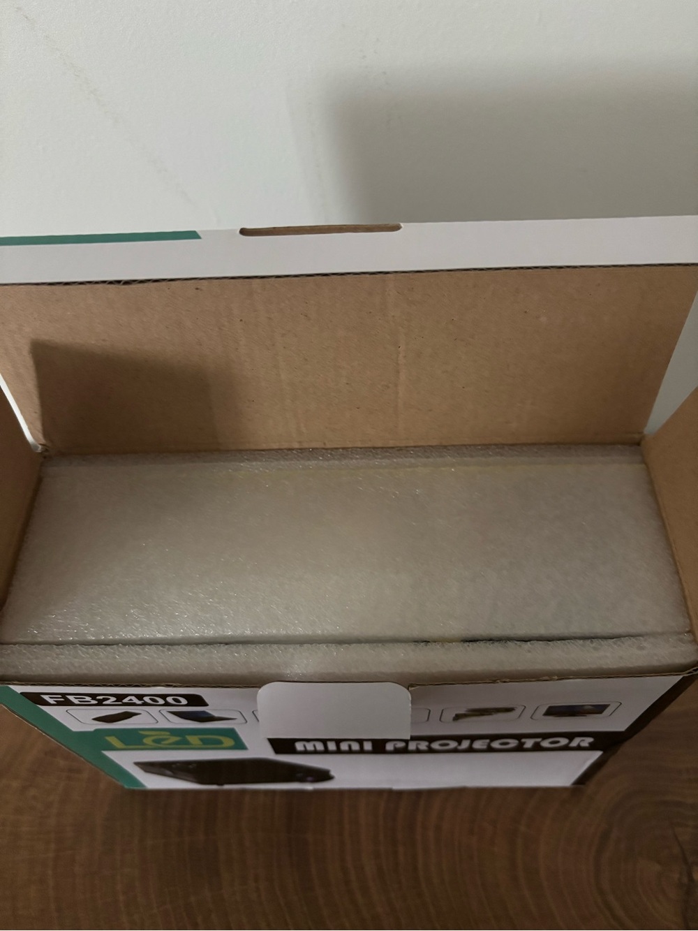 LED Mini Projector FB2400 - Picture 4 of 5